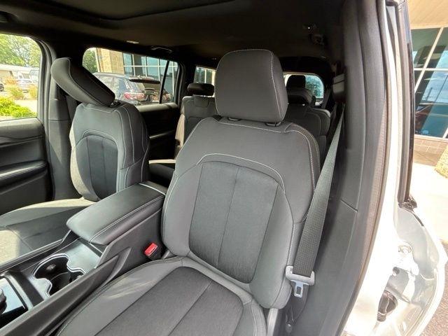 Jeep Grand Cherokee L Laredo X 4x4 2026