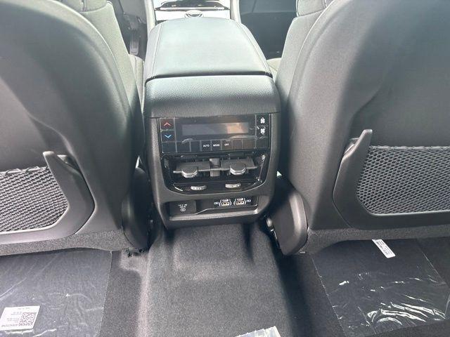 Jeep Grand Cherokee L Laredo X 4x4 2026