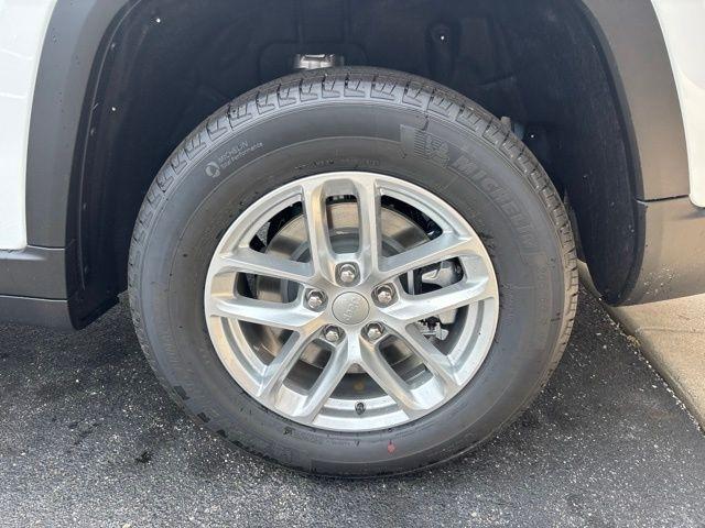 Jeep Grand Cherokee L Laredo X 4x4 2026