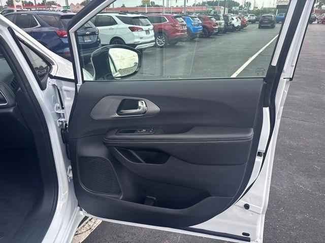 Chrysler Pacifica Select FWD 2027