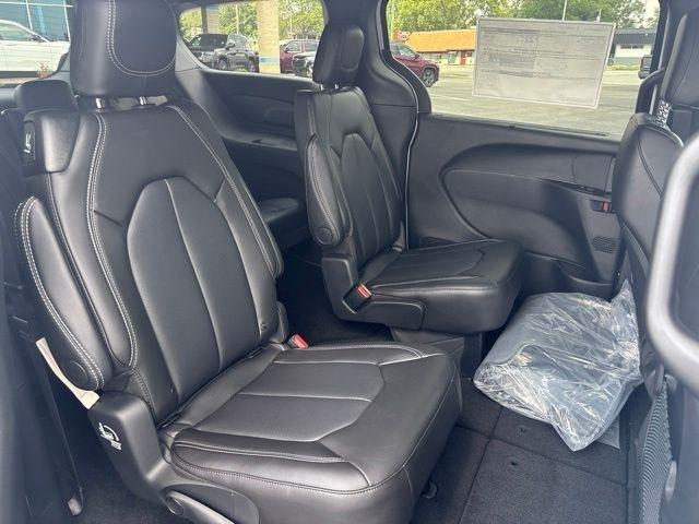 Chrysler Pacifica Select FWD 2027