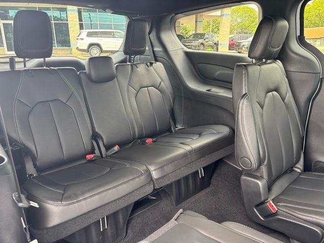 Chrysler Pacifica Select FWD 2027