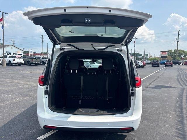 Chrysler Pacifica Select FWD 2027
