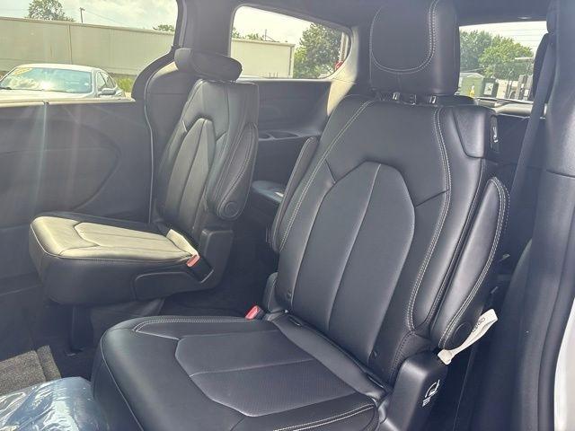 Chrysler Pacifica Select FWD 2027