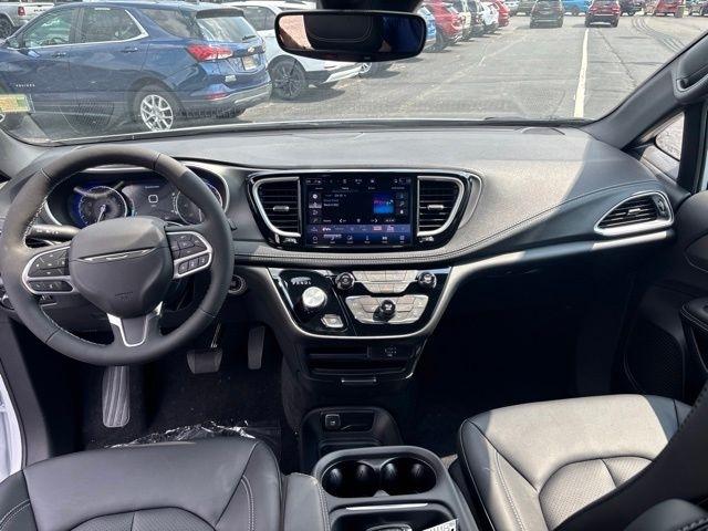 Chrysler Pacifica Select FWD 2027