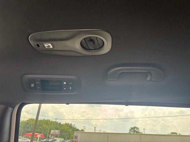 Chrysler Pacifica Select FWD 2027