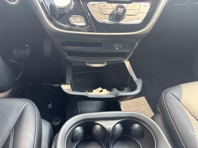Chrysler Pacifica Select FWD 2027