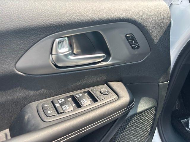 Chrysler Pacifica Select FWD 2027
