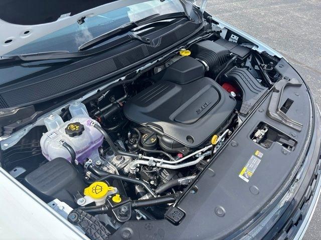 Chrysler Pacifica Select FWD 2027
