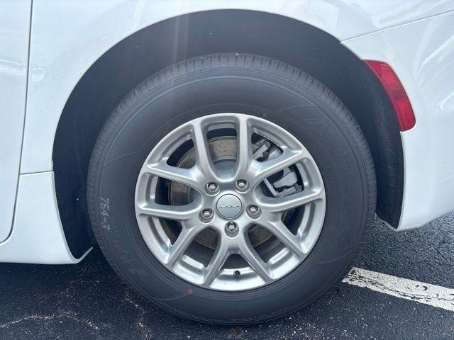 Chrysler Pacifica Select FWD 2027