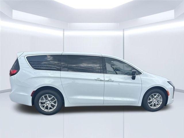 Chrysler Pacifica Select FWD 2027