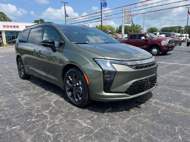 2027 Chrysler Pacifica Limited FWD