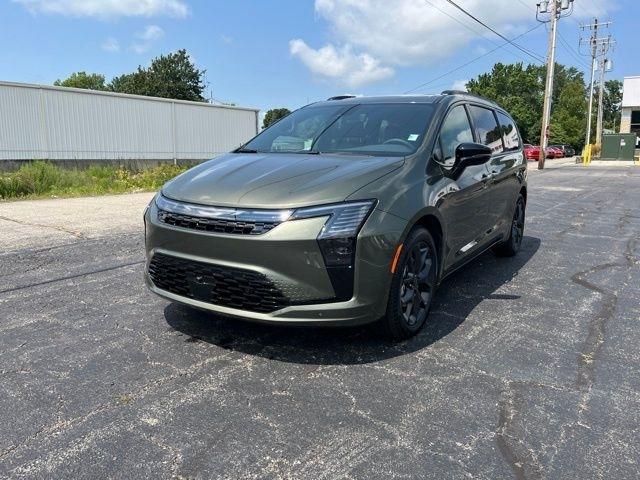 Chrysler Pacifica Limited FWD 2027