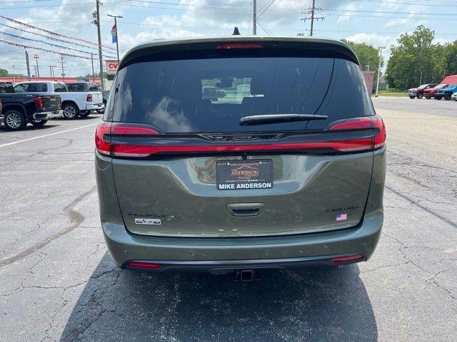 Chrysler Pacifica Limited FWD 2027