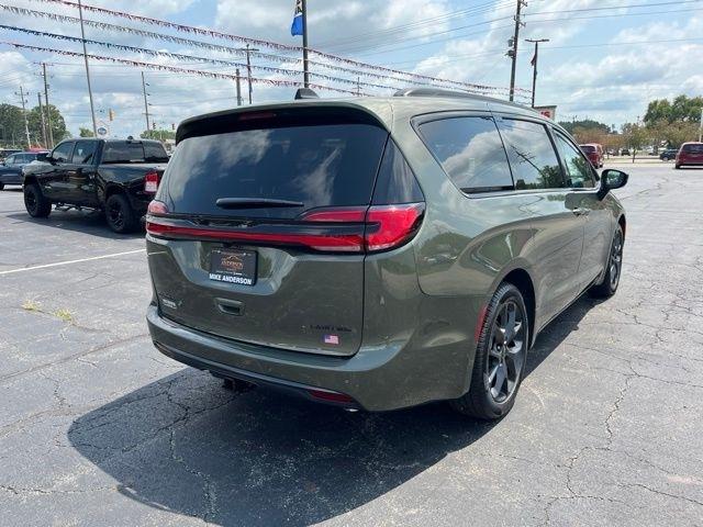 Chrysler Pacifica Limited FWD 2027
