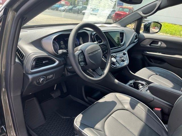 Chrysler Pacifica Limited FWD 2027