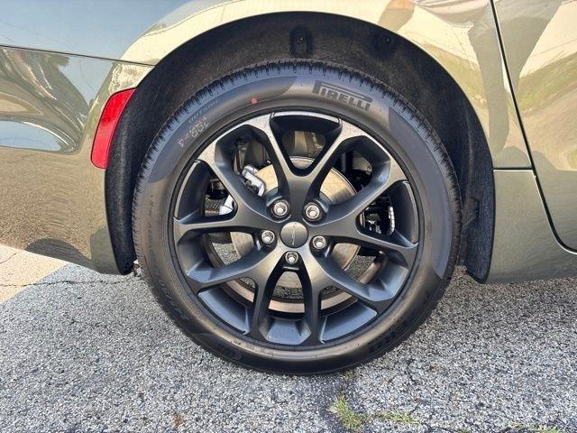 Chrysler Pacifica Limited FWD 2027