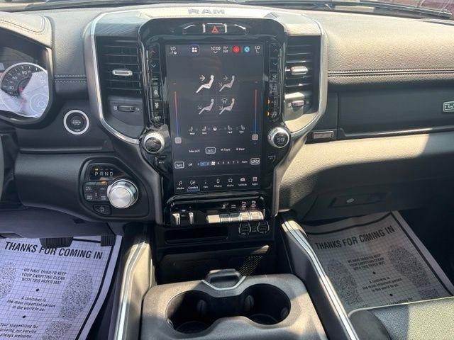 RAM 1500 Laramie 4x4 Crew Cab 5'7" Box 2023