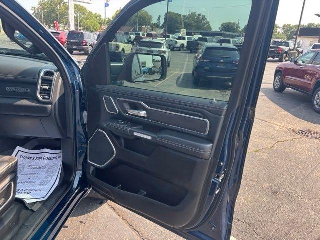 RAM 1500 Laramie 4x4 Crew Cab 5'7" Box 2023