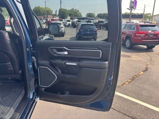 RAM 1500 Laramie 4x4 Crew Cab 5'7" Box 2023