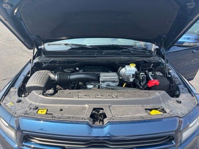 RAM 1500 Laramie 4x4 Crew Cab 5'7" Box 2023