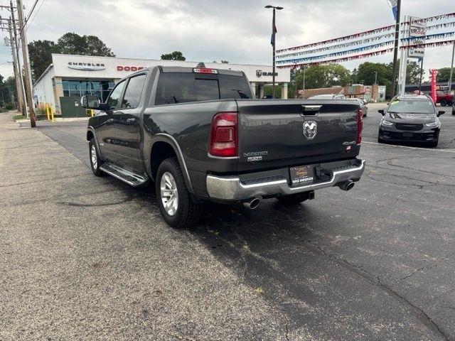RAM 1500 Laramie 4x4 Crew Cab 5'7" Box 2022