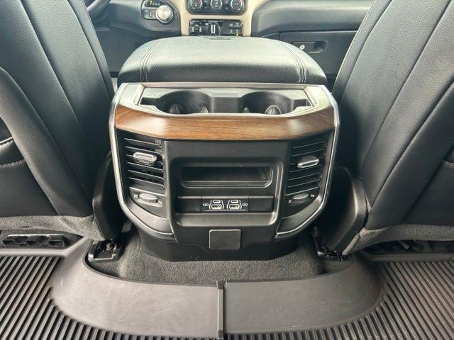 RAM 1500 Laramie 4x4 Crew Cab 5'7" Box 2022