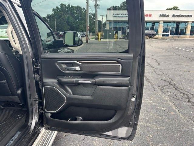RAM 1500 Laramie 4x4 Crew Cab 5'7" Box 2022