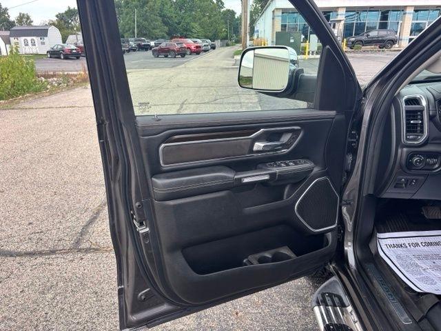 RAM 1500 Laramie 4x4 Crew Cab 5'7" Box 2022