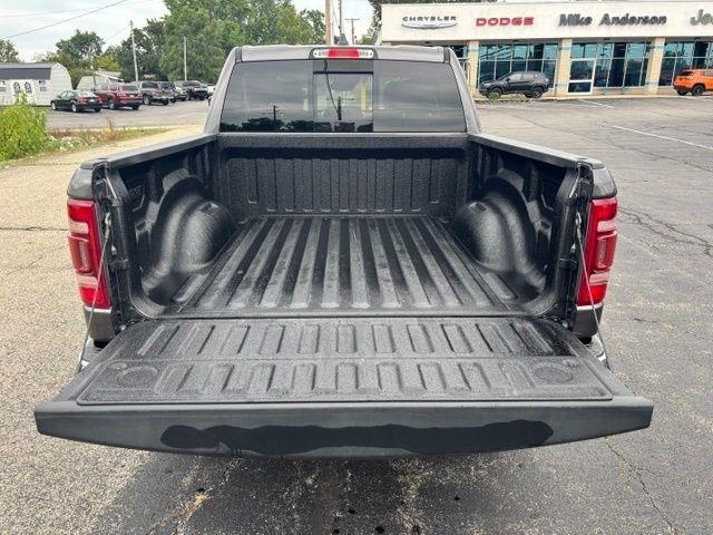 RAM 1500 Laramie 4x4 Crew Cab 5'7" Box 2022