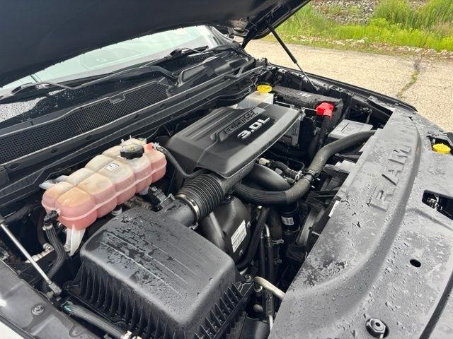 RAM 1500 Laramie 4x4 Crew Cab 5'7" Box 2022