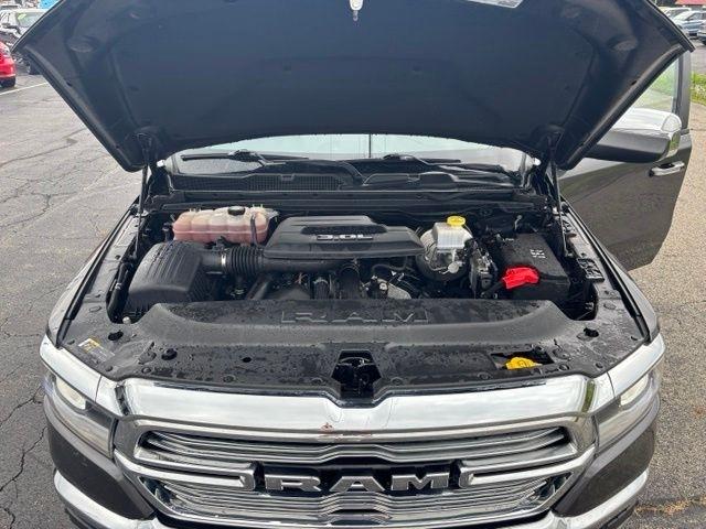 RAM 1500 Laramie 4x4 Crew Cab 5'7" Box 2022