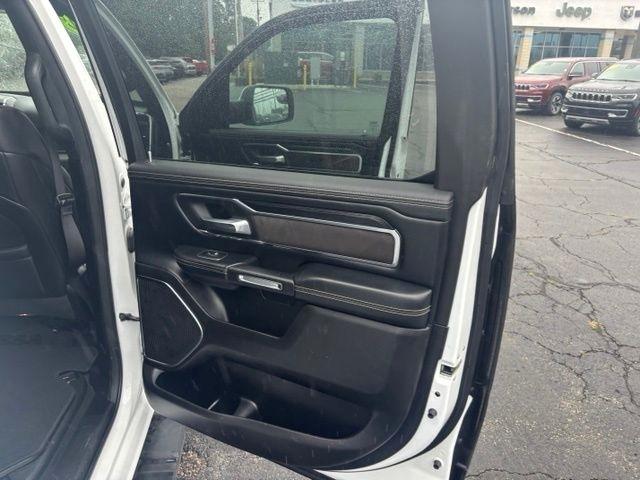 RAM 1500 Laramie 4x2 Crew Cab 5'7" Box 2024