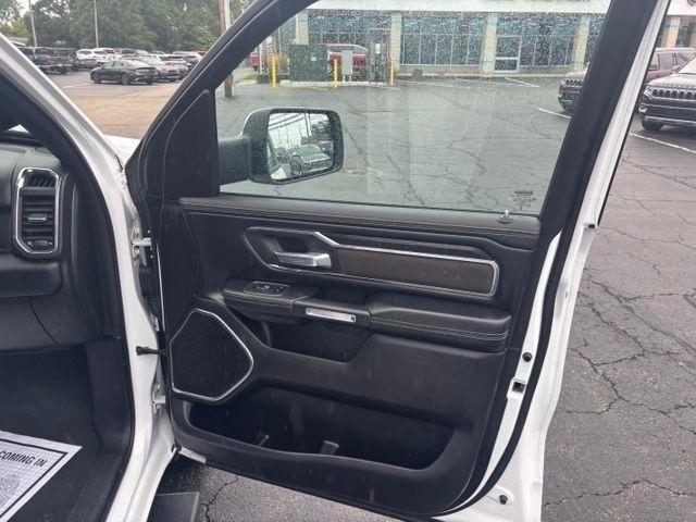 RAM 1500 Laramie 4x2 Crew Cab 5'7" Box 2024