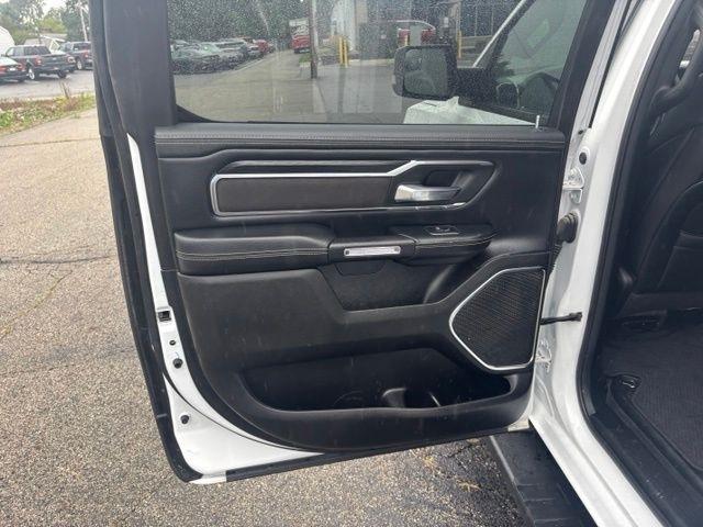 RAM 1500 Laramie 4x2 Crew Cab 5'7" Box 2024
