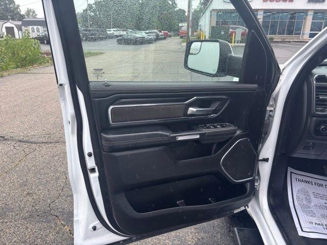 RAM 1500 Laramie 4x2 Crew Cab 5'7" Box 2024