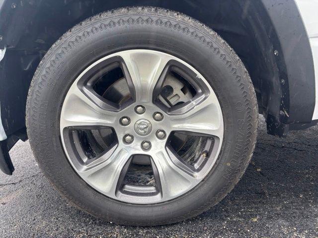 RAM 1500 Laramie 4x2 Crew Cab 5'7" Box 2024