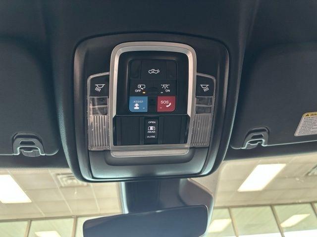 RAM 1500 Laramie 4x4 Crew Cab 5'7" Box 2027