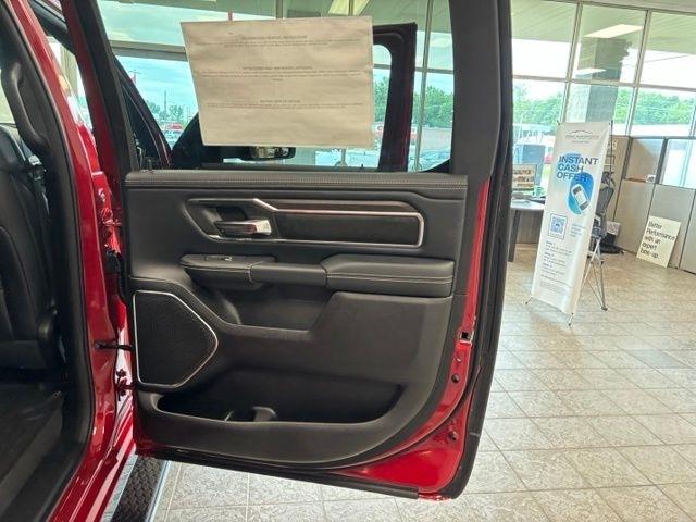 RAM 1500 Laramie 4x4 Crew Cab 5'7" Box 2027