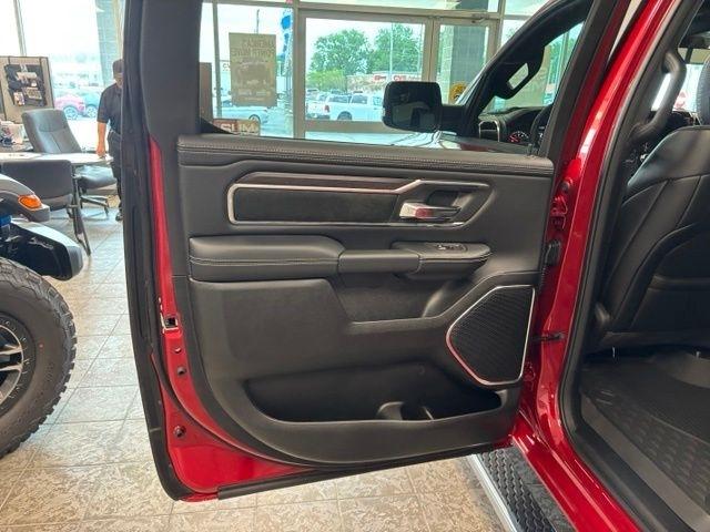 RAM 1500 Laramie 4x4 Crew Cab 5'7" Box 2027