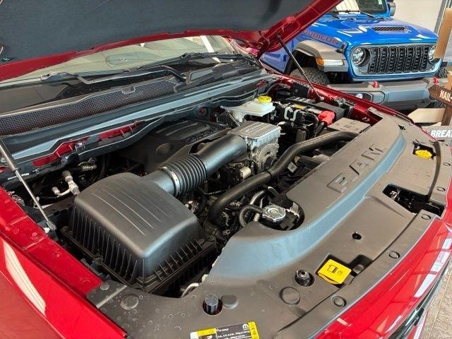 RAM 1500 Laramie 4x4 Crew Cab 5'7" Box 2027