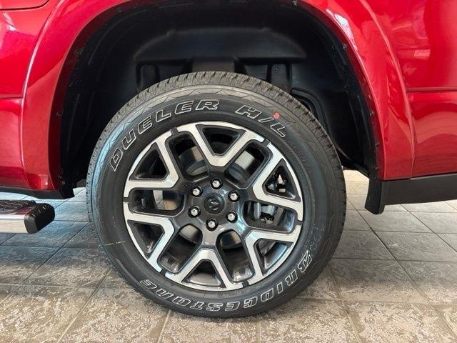 RAM 1500 Laramie 4x4 Crew Cab 5'7" Box 2027