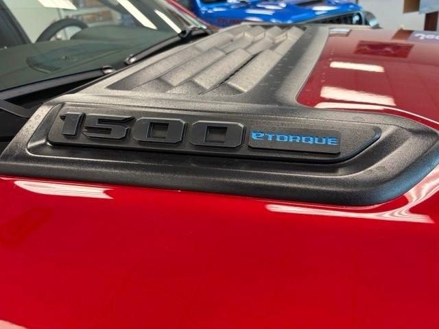 RAM 1500 Laramie 4x4 Crew Cab 5'7" Box 2027