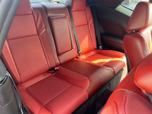 Dodge Challenger 2dr Cpe R/T Plus 2016