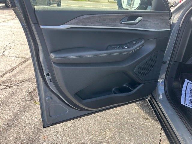 Jeep Grand Cherokee Laredo Altitude 4x4 *Ltd Avail* 2027