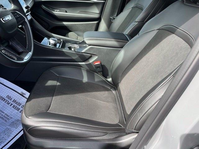Jeep Grand Cherokee Laredo Altitude 4x4 *Ltd Avail* 2027