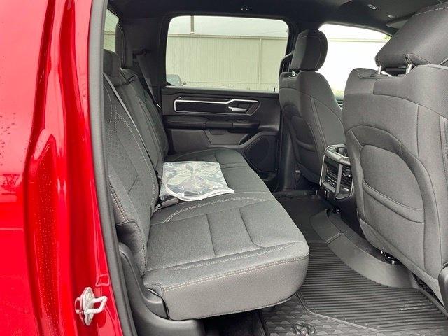 RAM 1500 Big Horn 4x4 Crew Cab 5'7" Box 2027