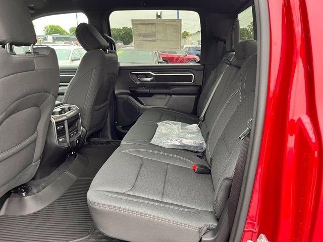RAM 1500 Big Horn 4x4 Crew Cab 5'7" Box 2027