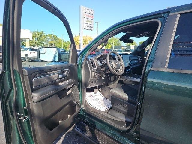 RAM 1500 Big Horn 4x4 Crew Cab 5'7" Box 2027