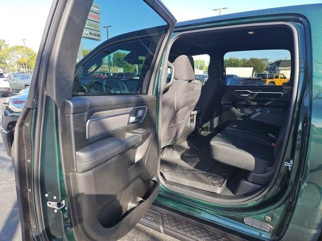 RAM 1500 Big Horn 4x4 Crew Cab 5'7" Box 2027